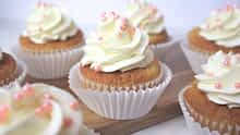 cupcakes de vainilla con buttercream de merengue suizo