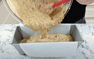 verter la masa en el molde preparado