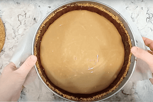 base de galeltas con la salsa de caramelo adentro