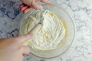 incorporando el yogur