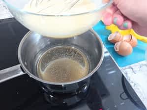 el baño maria preparada para calentar el relleno de limón