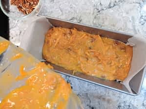 masa cruda en el molde listo para el horno