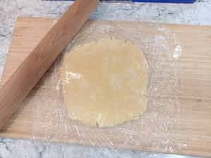 envolver la masa con film de plástico