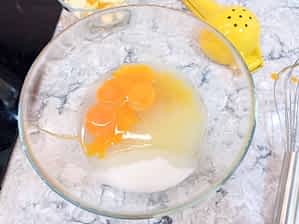 los ingredientes en un tazón para mezclar