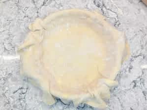 meter la masa de la base en el molde