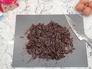 trocear el chocolate