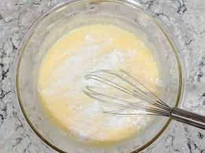 Añadir los leudantes a la masa