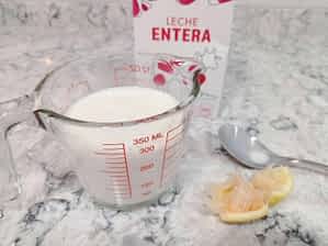 leche y limón para hacer buttermilk