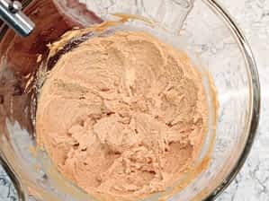 masa con mantequilla, maní, y azúcar