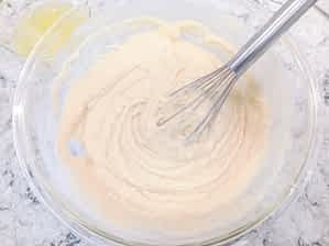 los ingredientes incorporados sin las claras del huevo