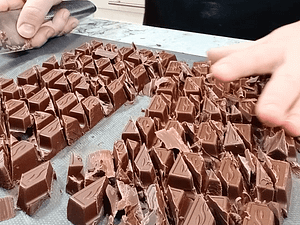 trocear el chocolate