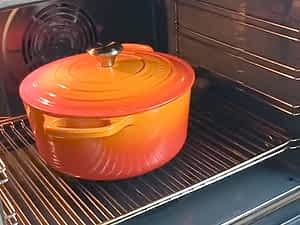 olla en el horno con tapa