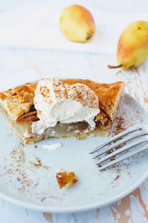 comiendo un trozo de galette con nata montada