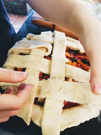 haciendo un pay con la masa de pay americano