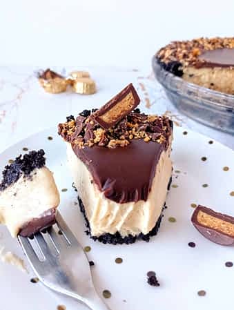 trozo cheesecake de mantequilla de mani sin horno