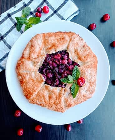 el galette hecho en un plato para servir