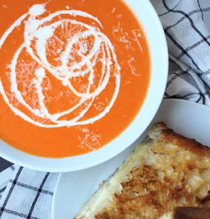 la sopa de tomate terminada