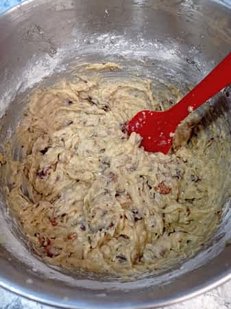 la masa final del bizcocho en un tazón