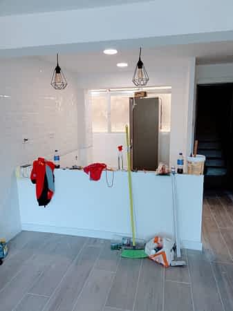 cocina americana con azulejo metro