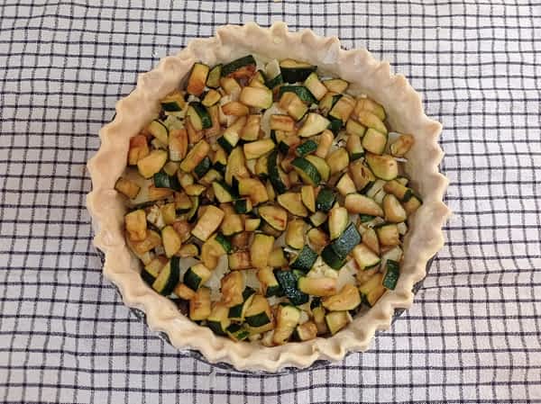 quiche masa con champiñones, queso, y calabacín