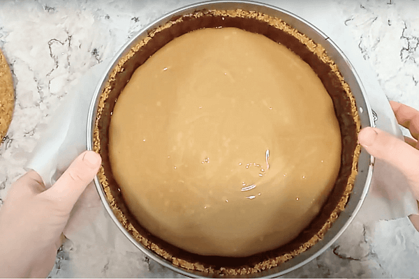 base de galeltas con la salsa de caramelo adentro