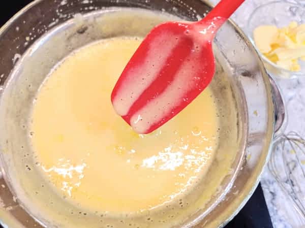 la salsa poca espesa en la cuchara