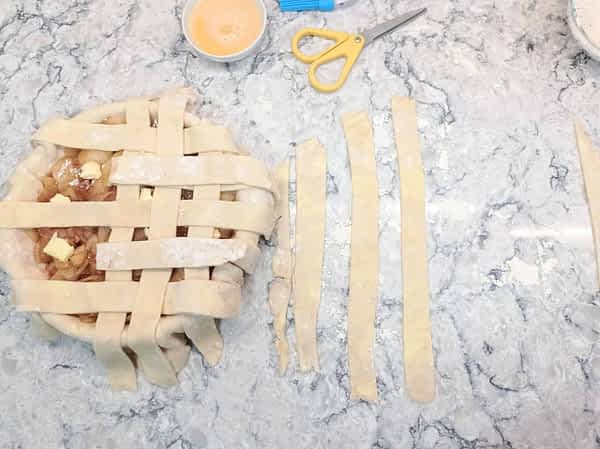 Repetir el proceso en el otro lado del pay. repite poniendo tiras