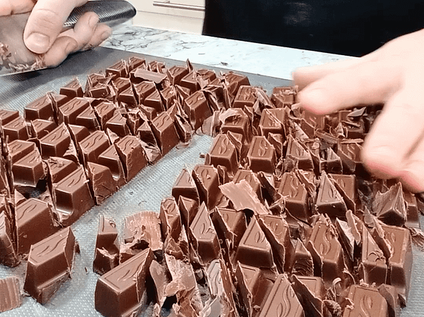 trocear el chocolate