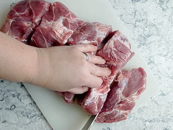 cortar la carne en pedazos