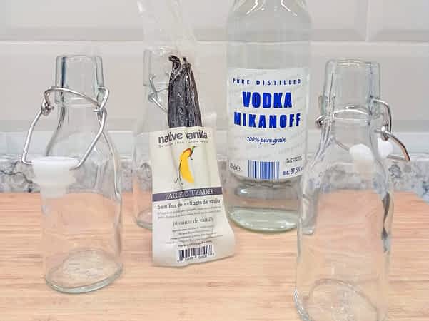 los ingredientes para hacer extracto de vainilla casero