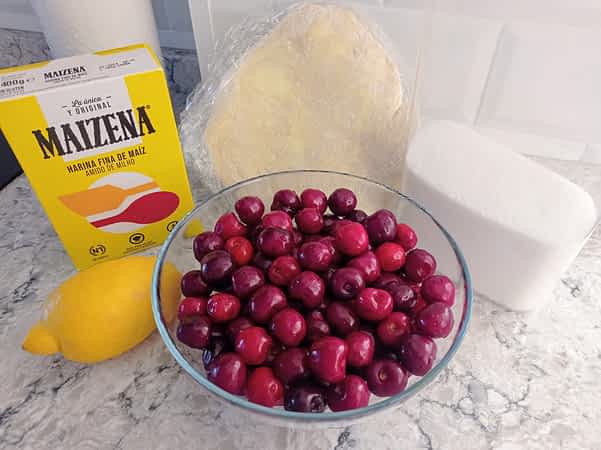 los ingredientes para un galette de cerezas
