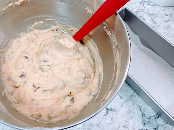 la masa final para el bizcocho de naranja y chocolate