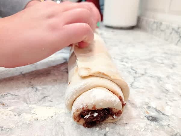 sellando en final del rollo con los dedos