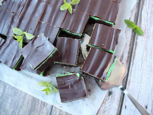 vista arriba de los brownies hechos