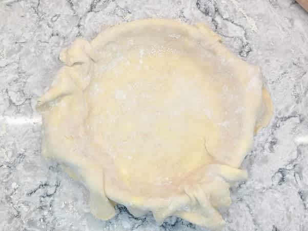 meter la masa de la base en el molde