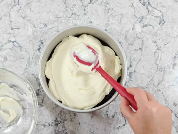 poner cheesecake encima de brownie