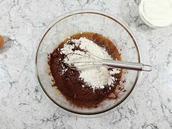 añadir ingredientes secos