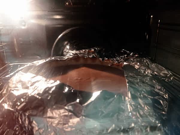 pay en el horno con aluminio en los bordes