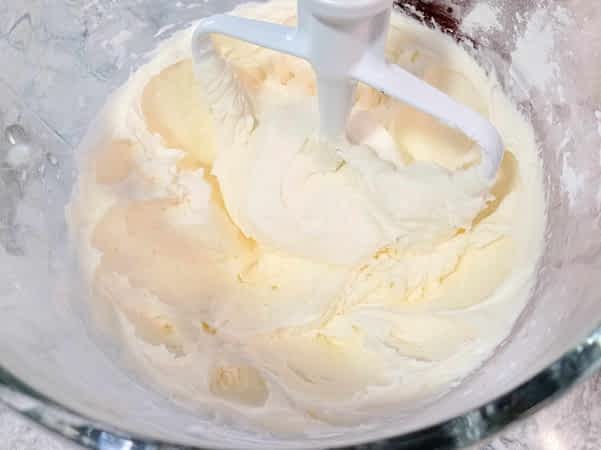 el glaseado americano terminado en el tazón