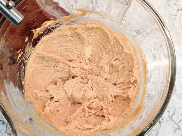 masa con mantequilla, maní, y azúcar