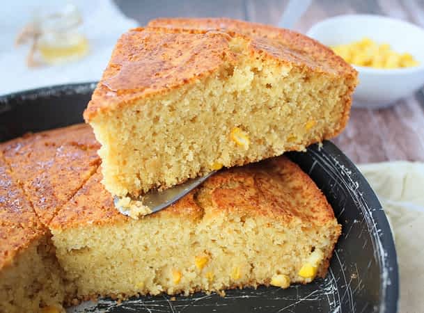 trozos de pan de maíz