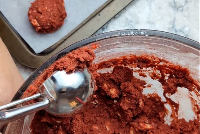 usar el bol para medir bolas de masa