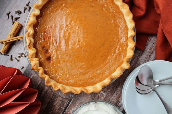 un pay de calabaza americano entero