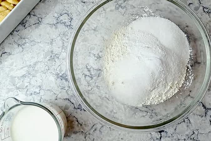 ingredientes secos en el tazón grande