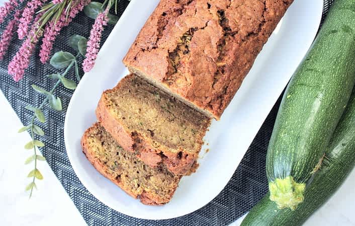vista de arriba de bizcocho de calabacín