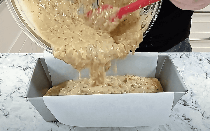 verter la masa en el molde preparado