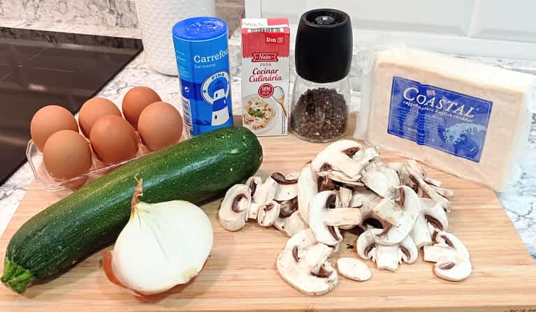 ingredientes para hacer un quiche de champiñones y calabacín