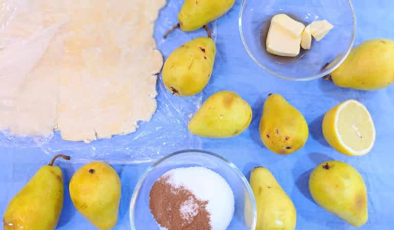 los ingredientes para hacer una galette de peras y canela