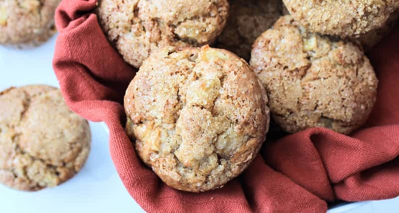 los muffins de manzana listos para servir