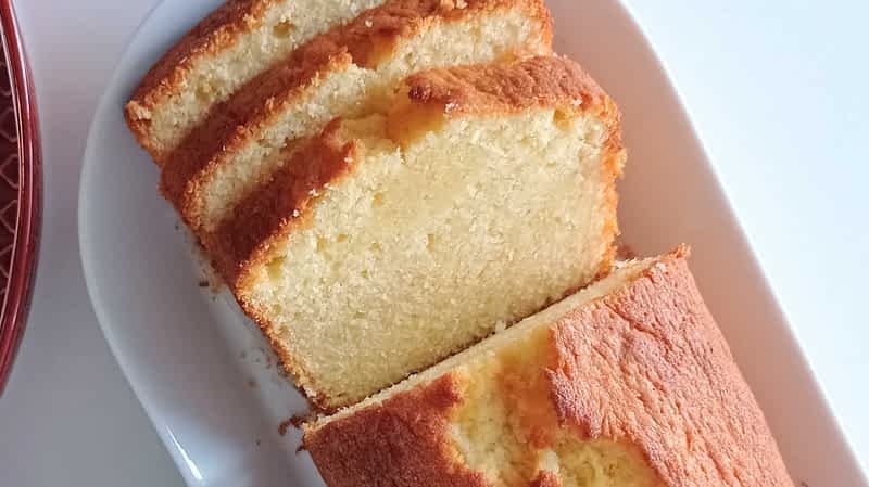 bizcocho budín de mantequilla rebanado
